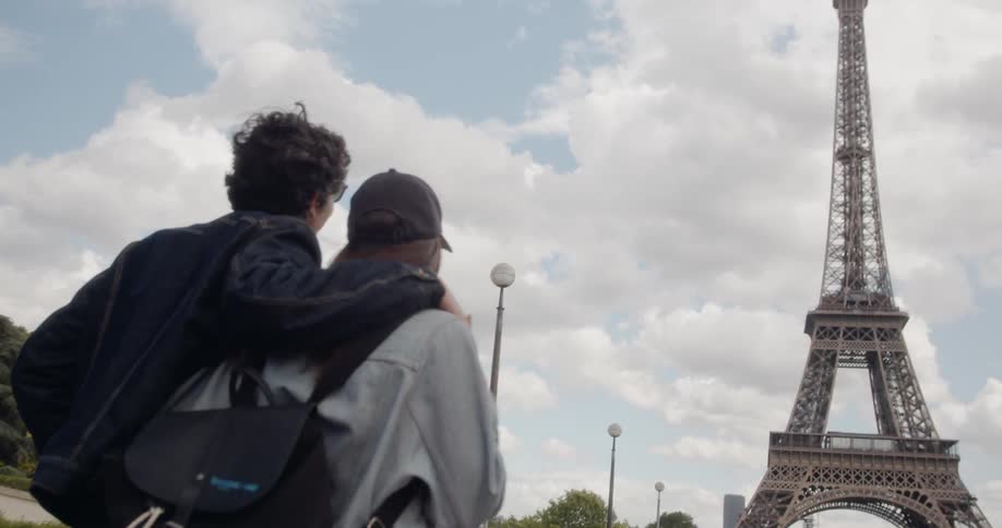 Lovers walk towards the eiffel tower