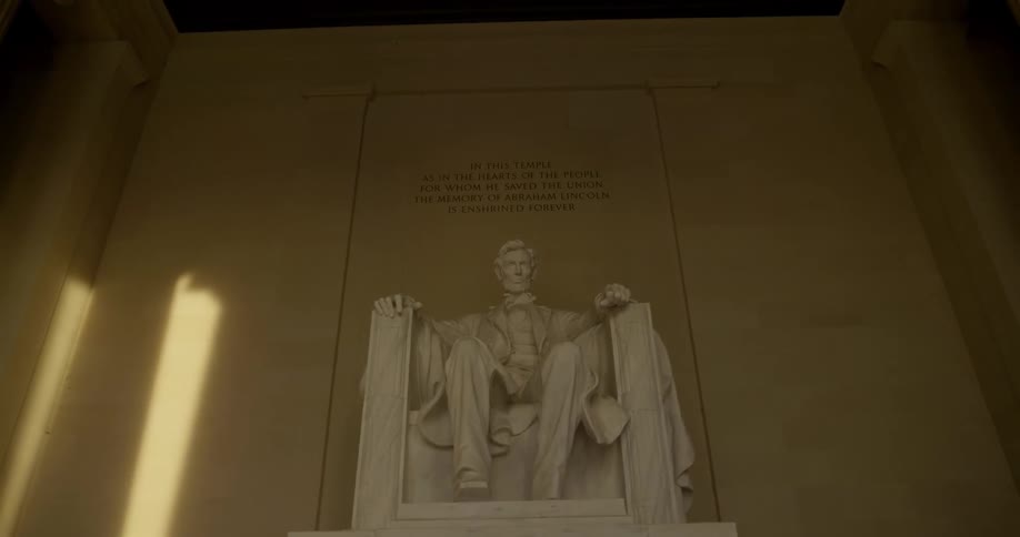 Statue at the lincoln memorial building in washington, d.c