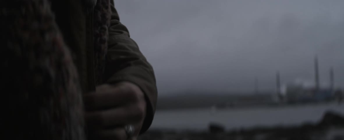 A person wearing a ring outside