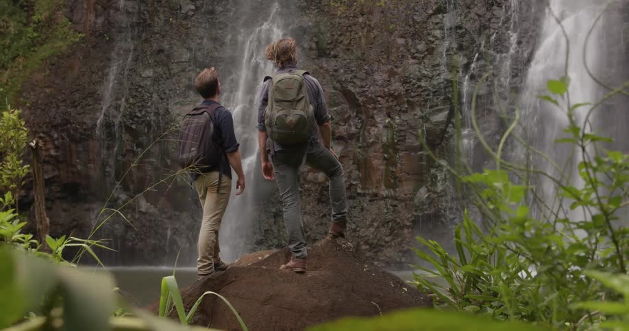 Friends Traveling In Hawaii