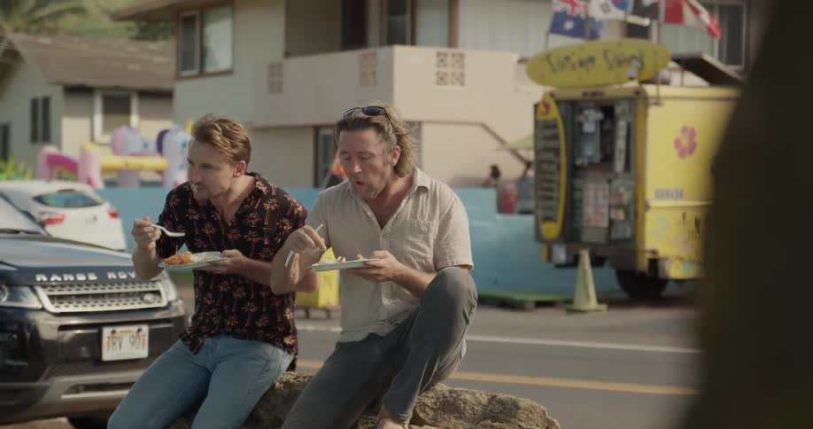 Friends Traveling In Hawaii
