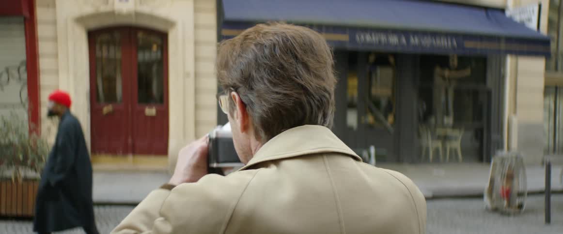 Man taking pictures in a city street