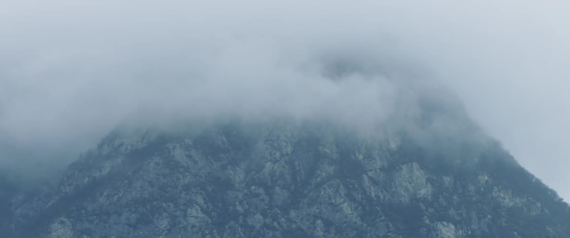 The fog is rolling over the mountain