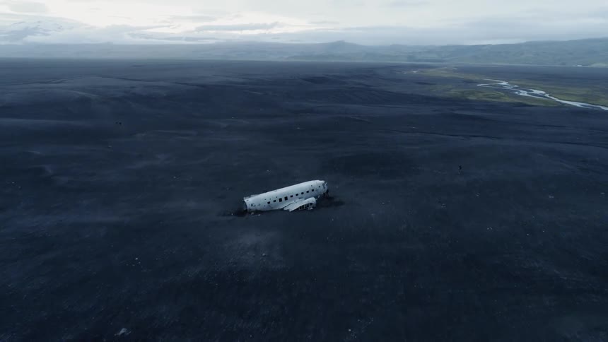 The plane is crashed on the barren field