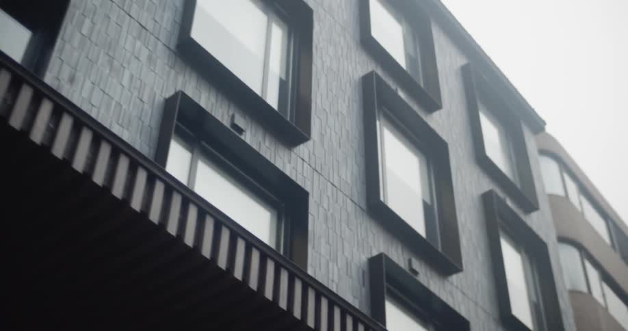 A building stands in a city