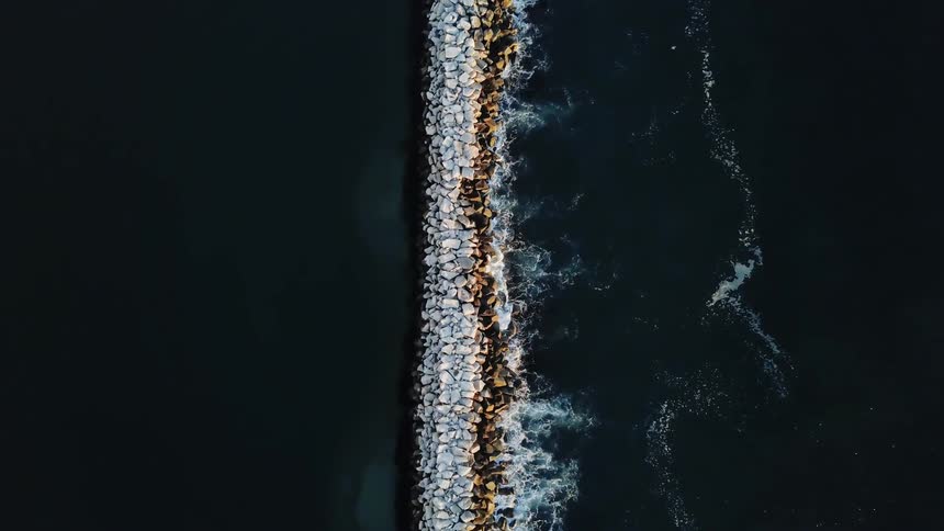Ocean waves flow towards a shoreline