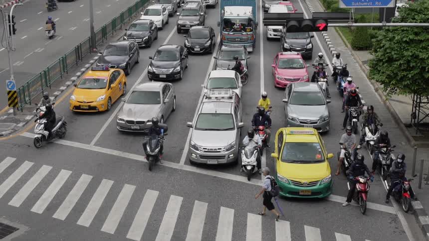 The traffic is stopped at the intersection