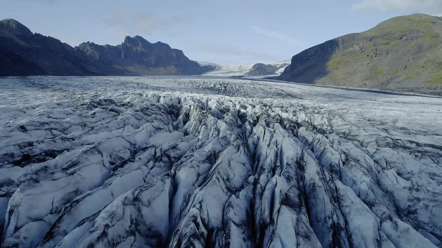 The rows of ice lead to the mountains ahead