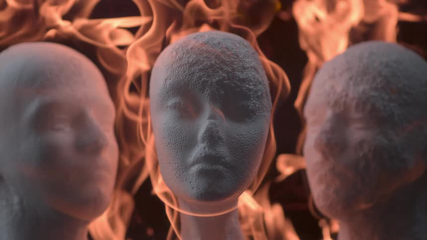 The three mannequin heads all burn at the same time