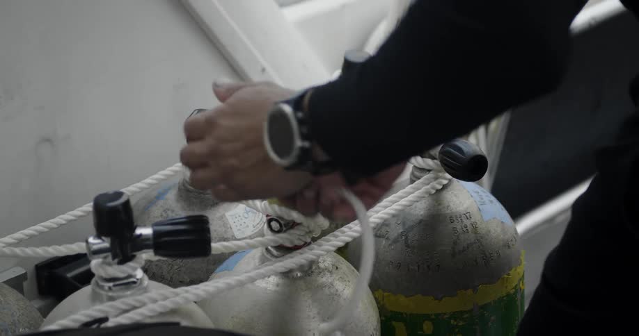 Rope is tied around oxygen tanks