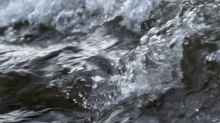 Water flowing fast and turbulent
