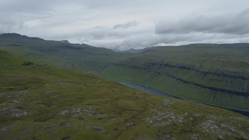 The clouds are heavy among the grassland