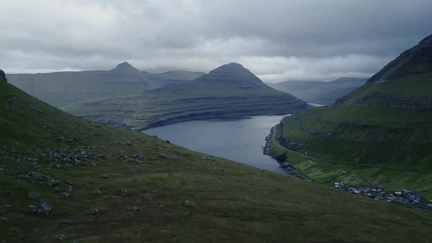 Large green mountain tops surrounding a river