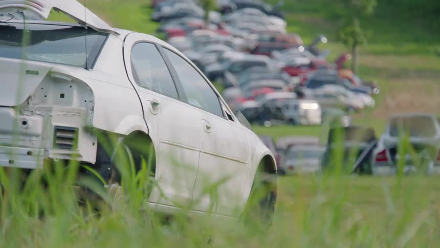 A lot of cars that are in the middle of a field