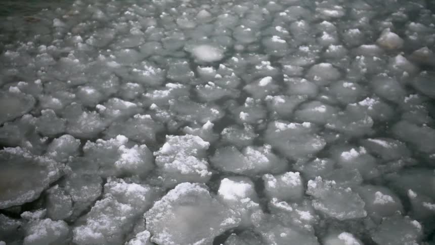Ice flow on water