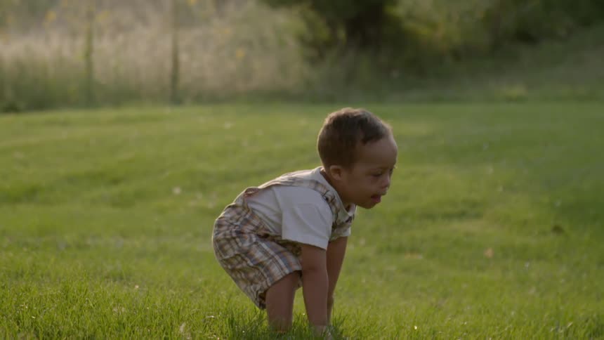 Child is playing in a field