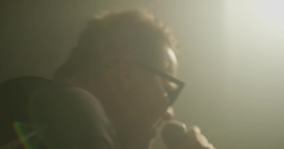 Man singing on the microphone