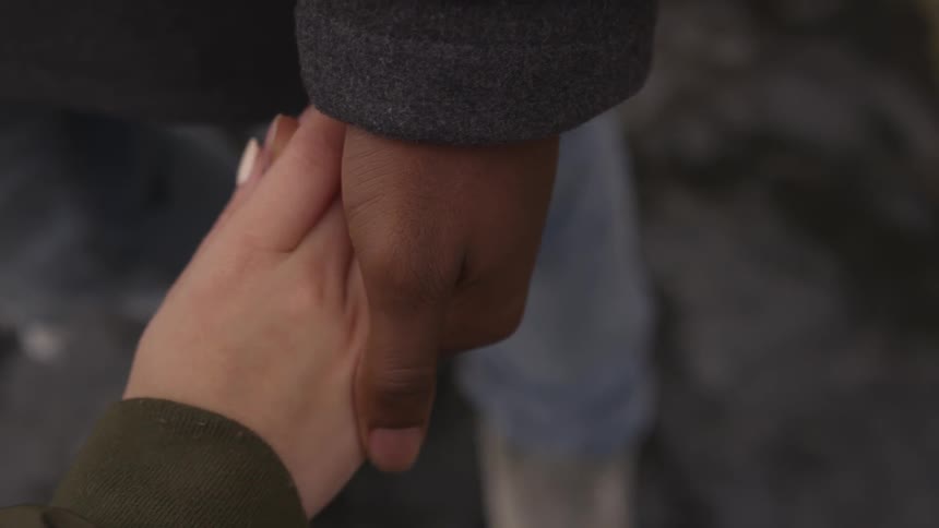 Two people holds hands