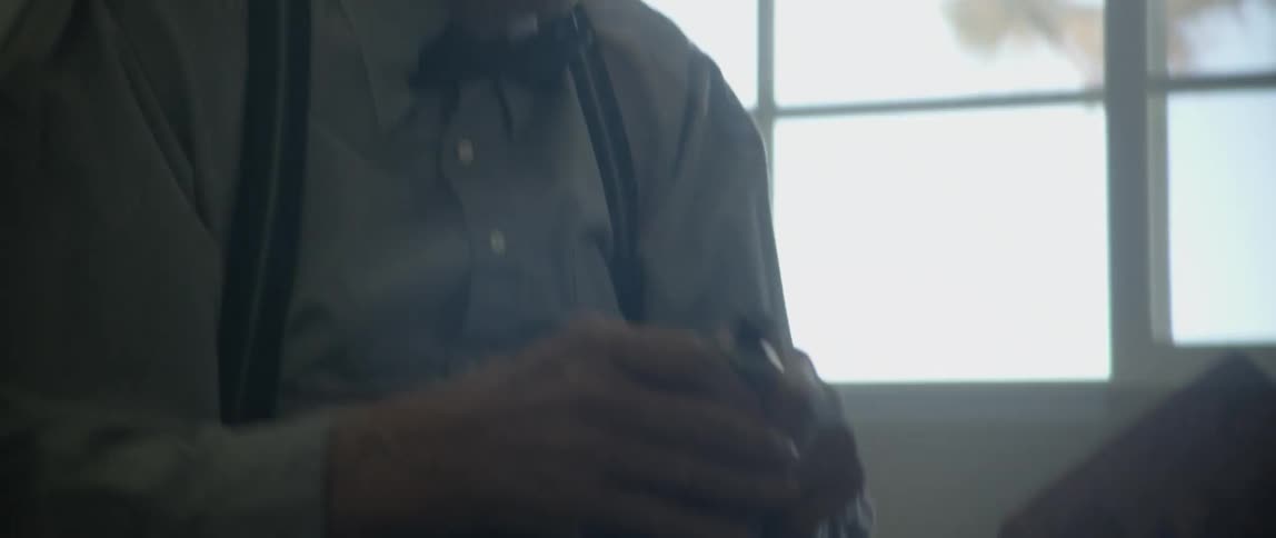 A man opens paint and places it on his palette