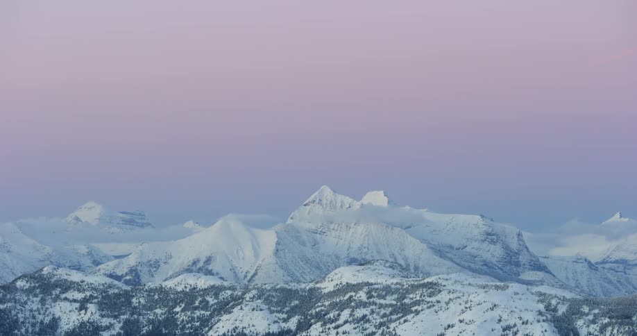 The mountain range is covered with ice on a cloudy day