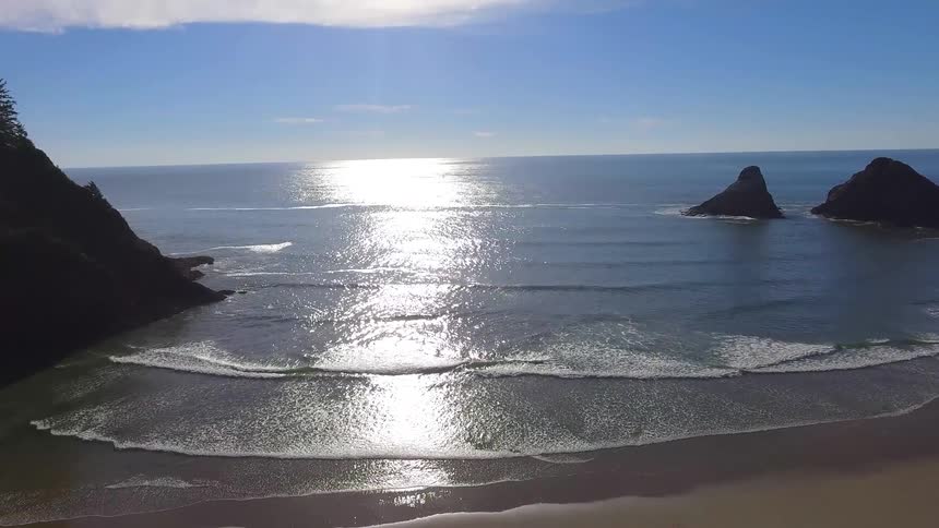 Ocean waves flow towards a shoreline