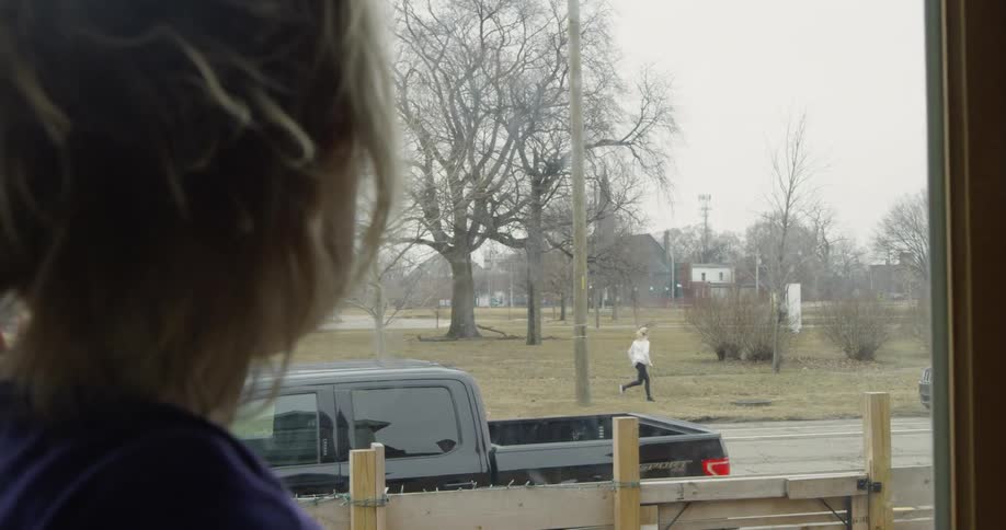 Mom Leaves On A Run