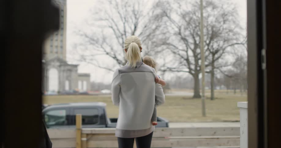 Mom Leaves On A Run