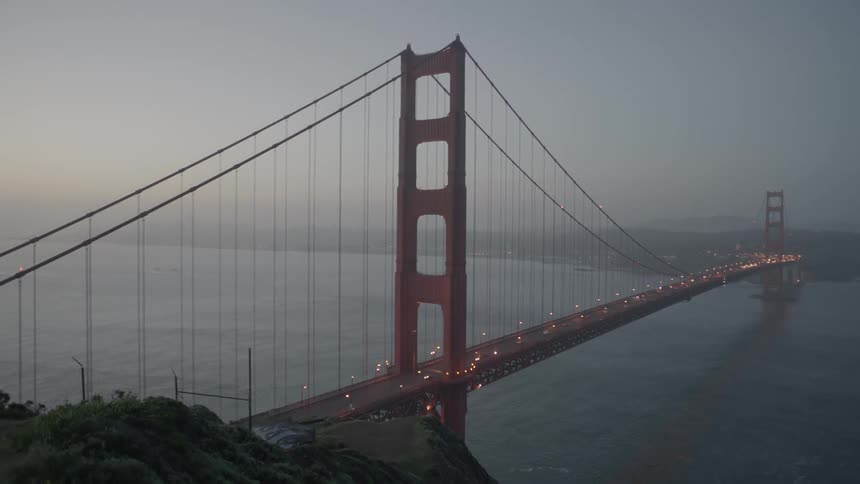 The golden gate bridge at dusk/dawn