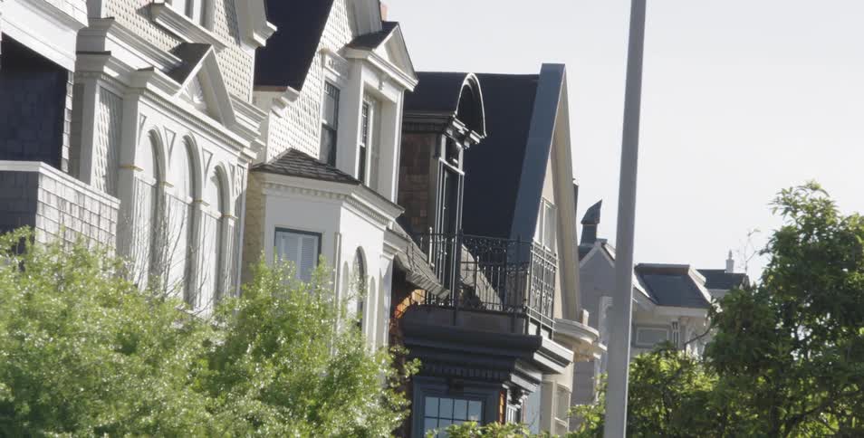 Houses stand in a row in a residential neighborhood