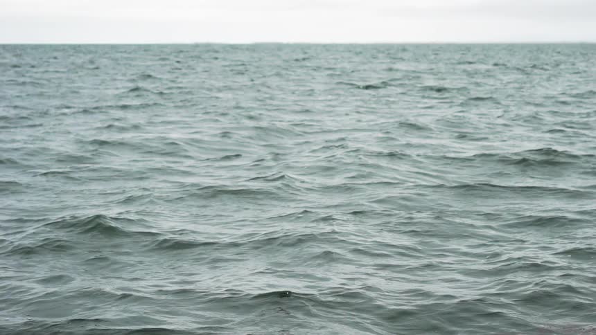 Waves stretch to the horizon