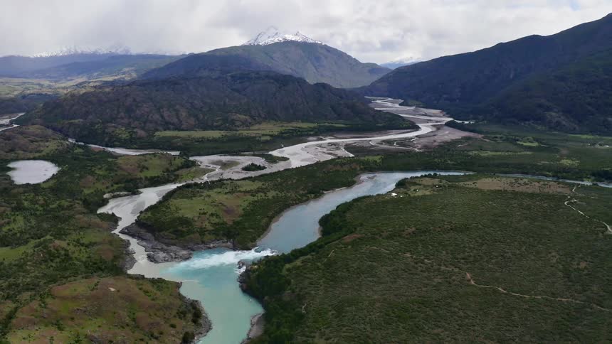 A large river splitting between several mountains