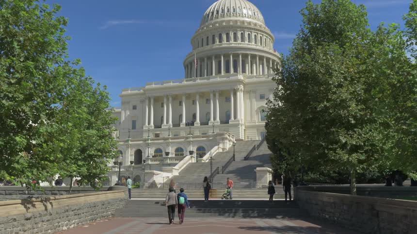 A time lapse walking towards the capitol building