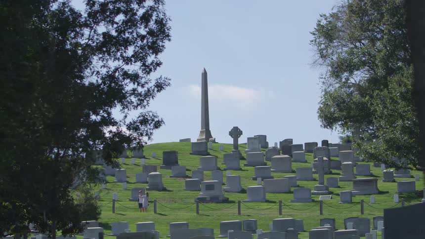 A cemetery with many headstones in it