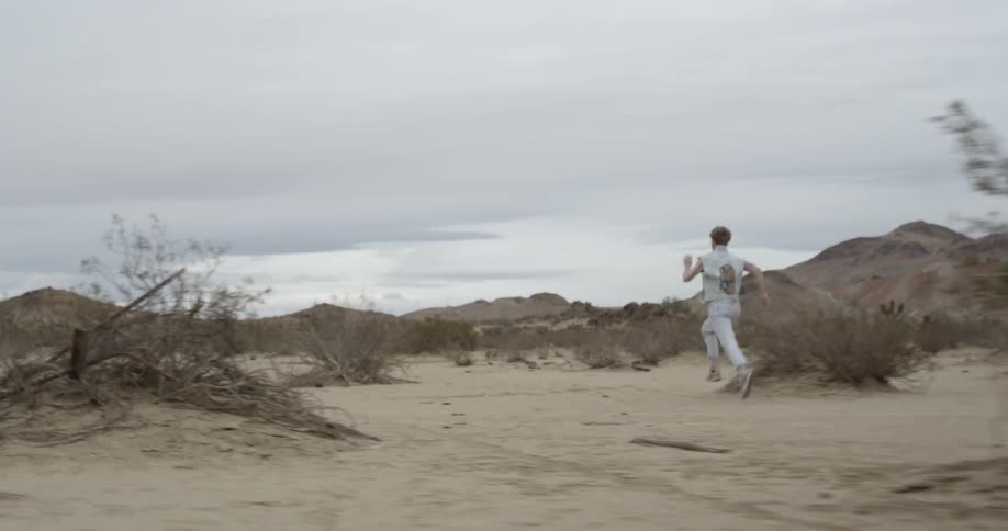 A man runs through the desert