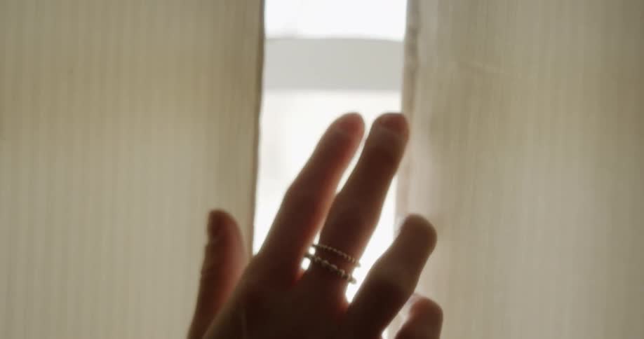 Hand rubbing curtain