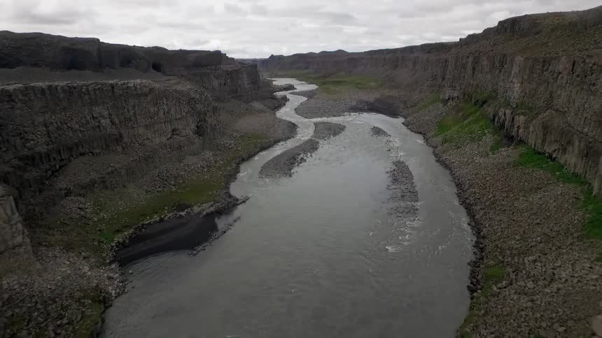 A river flowing through a rocky gorge on a cloudy day