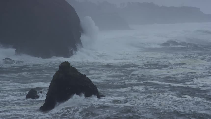 Ocean waves rushing up on the rocks