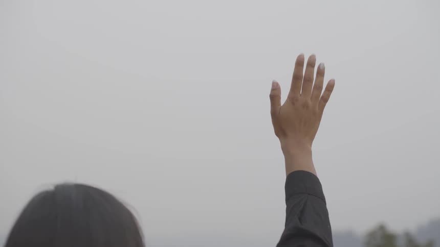 A girls raising her hand