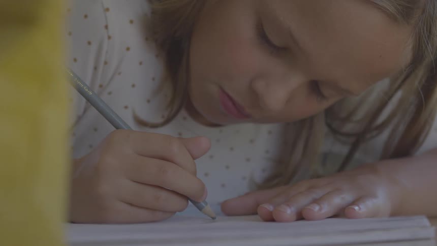 Girl draws on paper