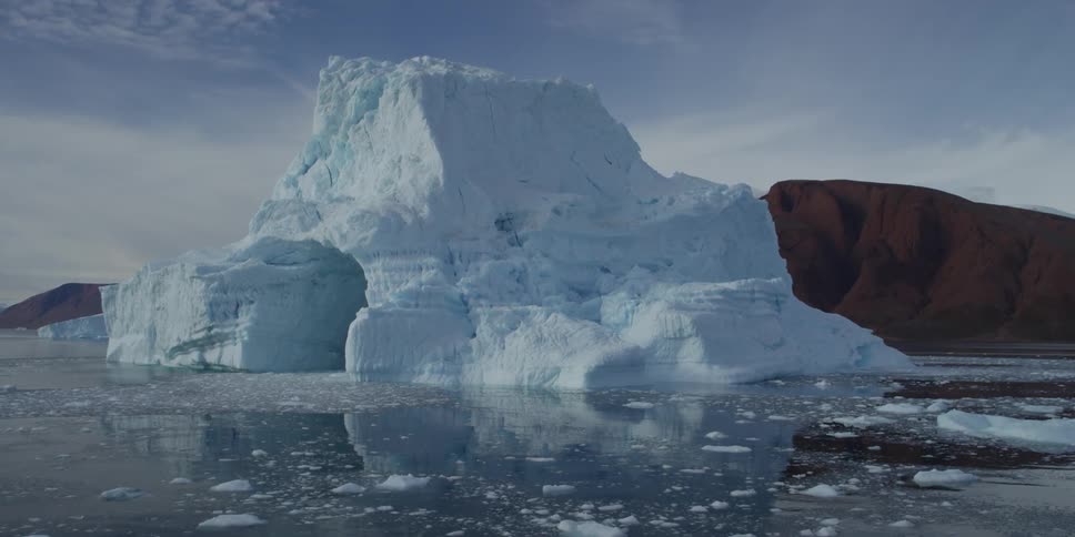 An iceberg in the daytime