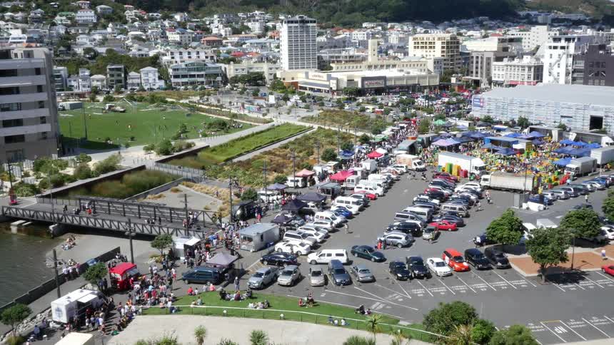 A crowded parking lot in the city