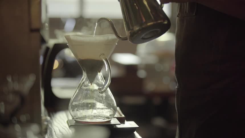 Person pouring hot water into a chemex