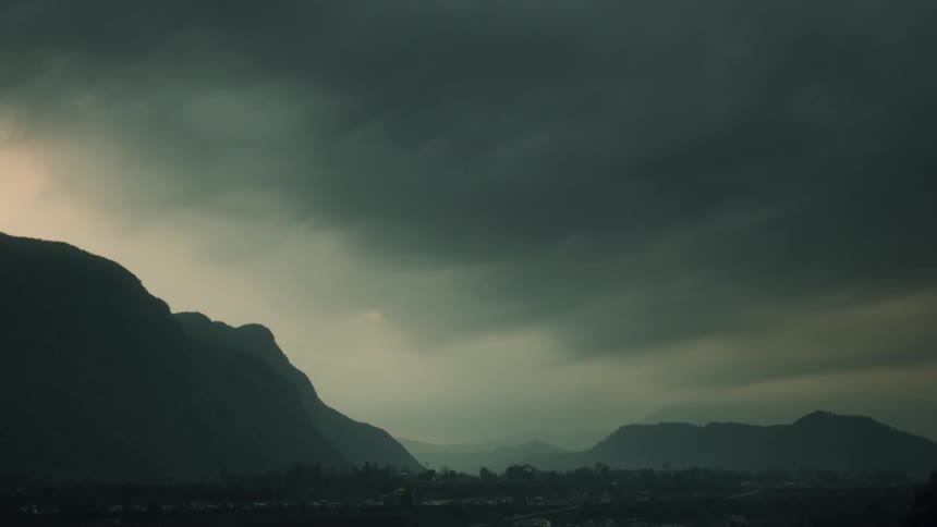 A cloudy day in the mountains