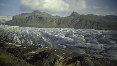 A glacier amongst the mountains