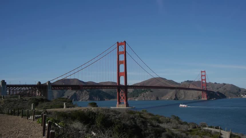 The golden gate bridge during a clear sunny day