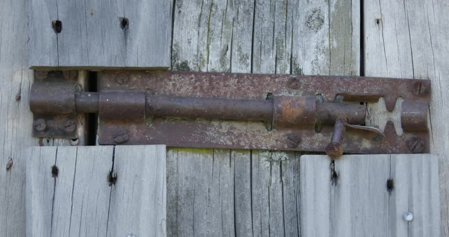 A rusty bolt lock