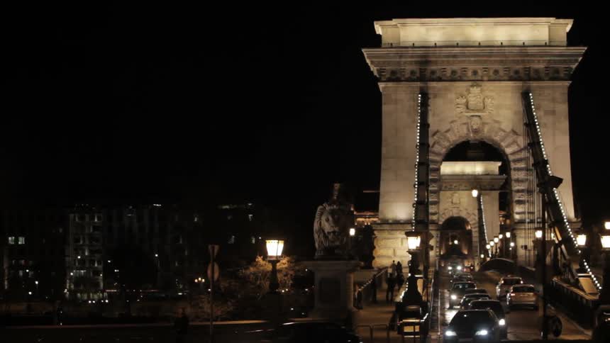 A monument in Budapest is standing at night